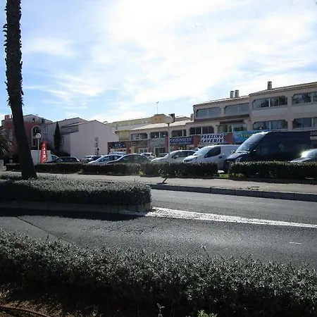 Jolie Mitoyenne Situee A 250 M De La Plage